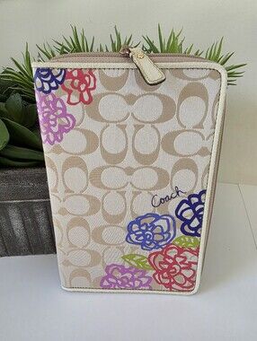 Coach Poppy Signature Daisy Tablet Portfolio Zip Case  Y2k
